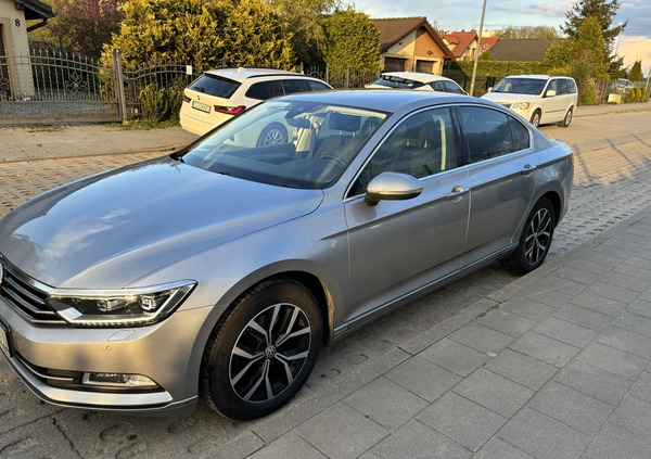 Volkswagen Passat cena 83000 przebieg: 131789, rok produkcji 2019 z Gdańsk małe 56